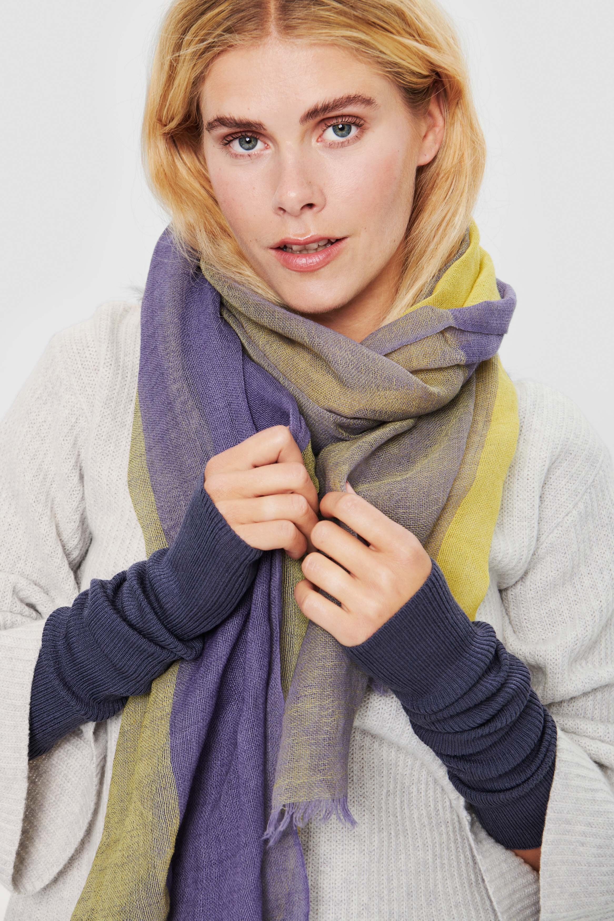 Changeant wool scarf