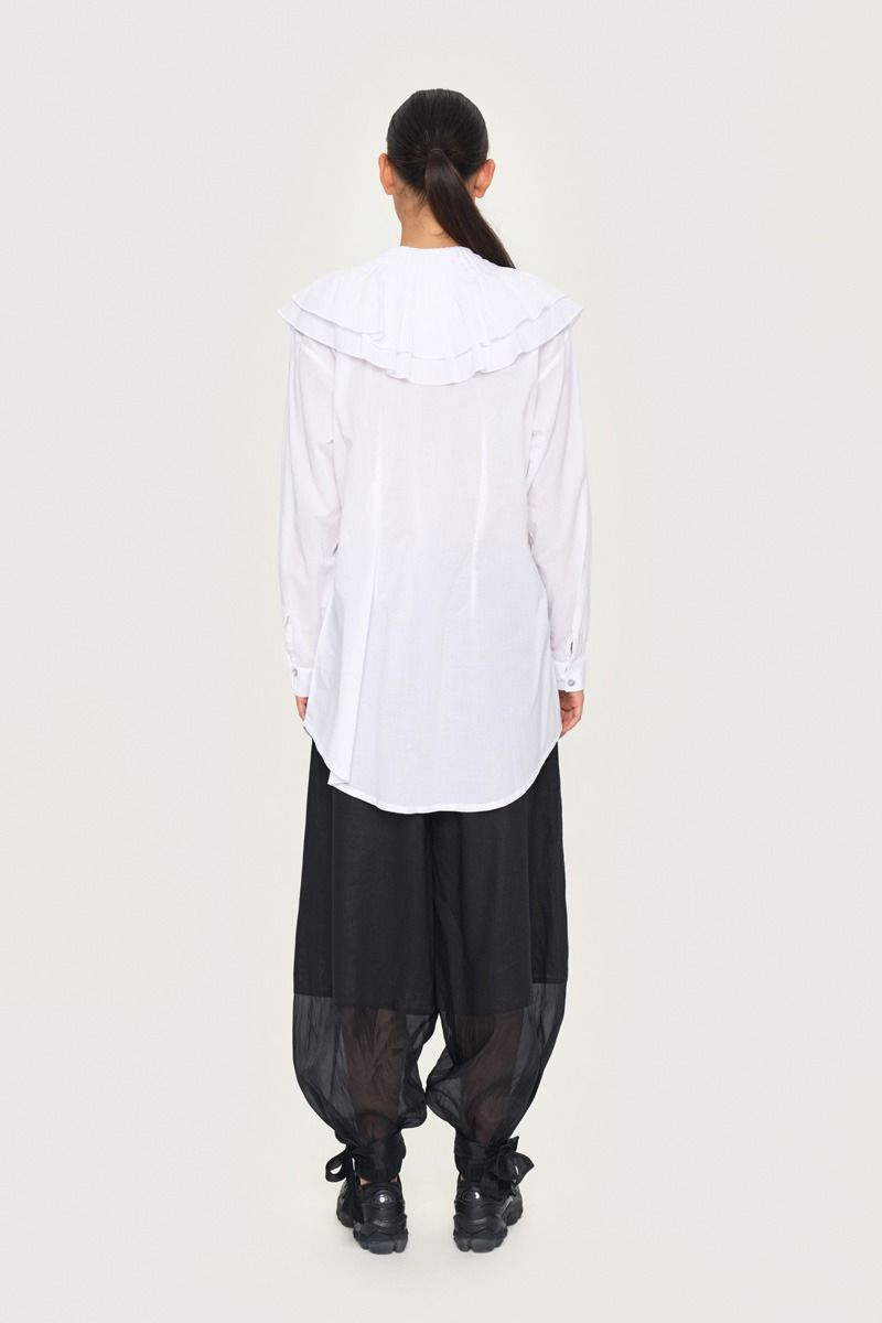 Airy linen trousers with tie-strings