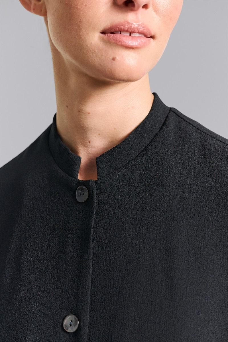 Nima crepe kappklänning