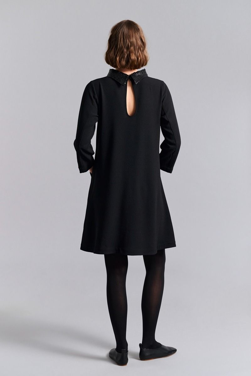 Nima crepe klänning med krage