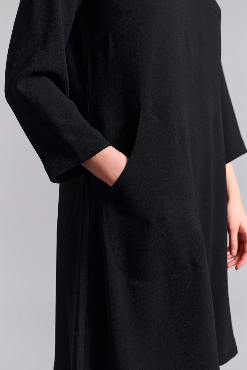 Nima crepe klänning med krage