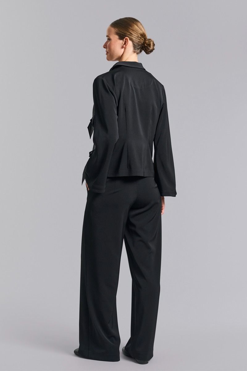 Sakura stretch jacka med rosetter