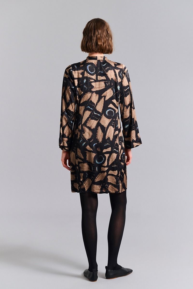 Kuhaki FSC klänning med krage