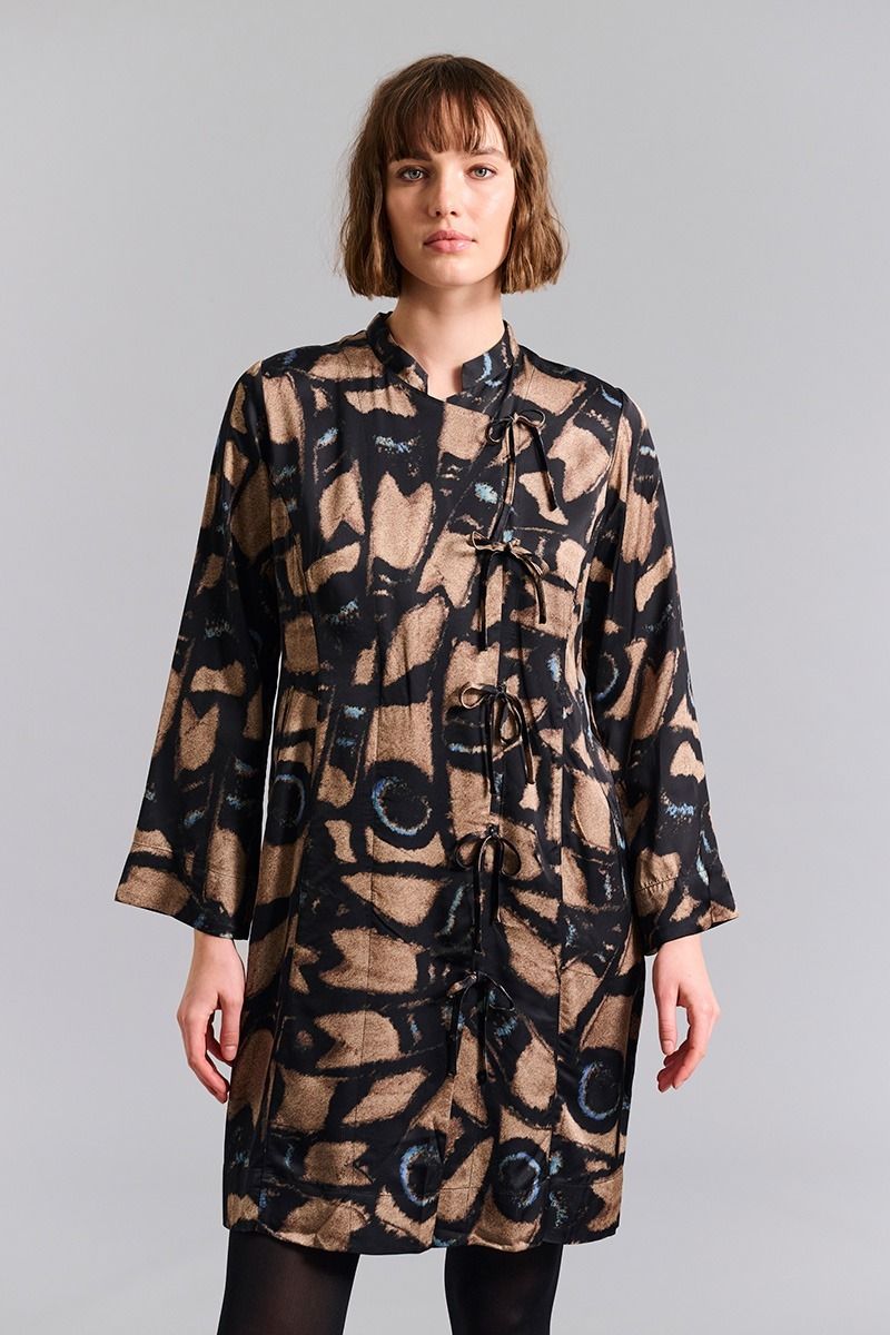 Kuhaki FSC klänning med krage