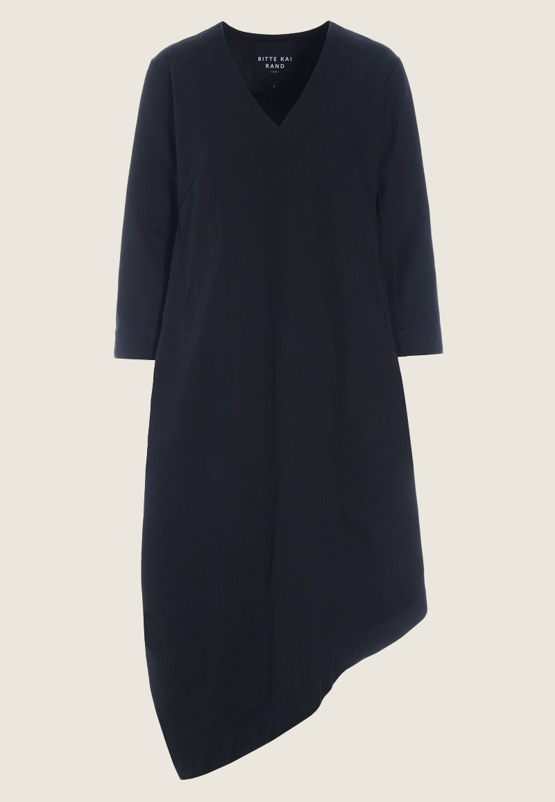 Hayato dress with V-neck