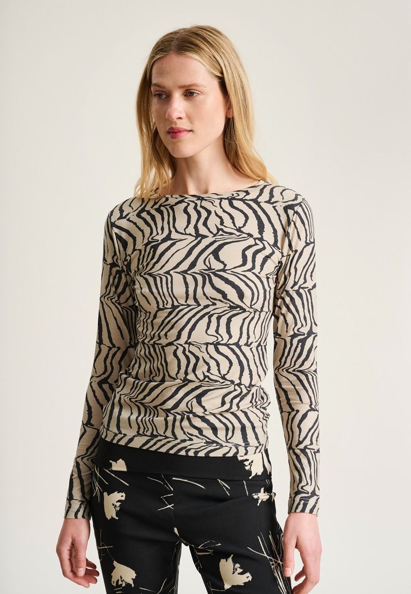 Yakumi blus
