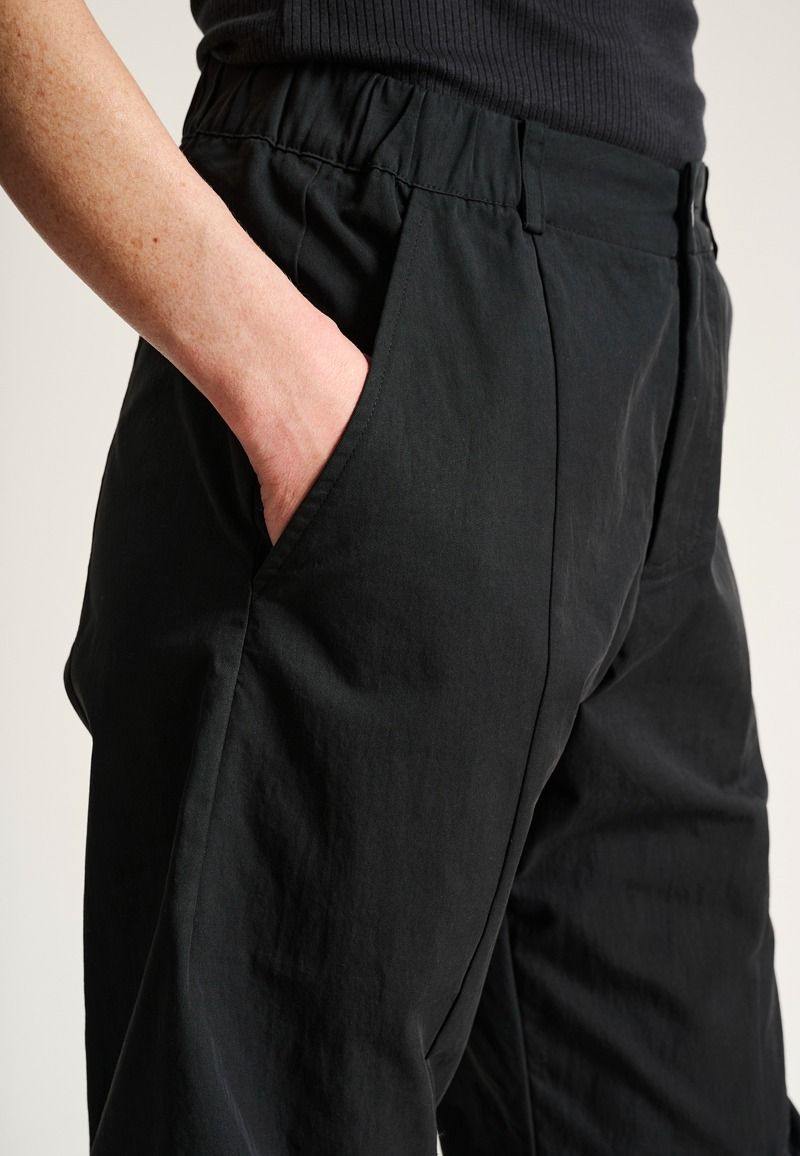Tazuke trousers with pleats