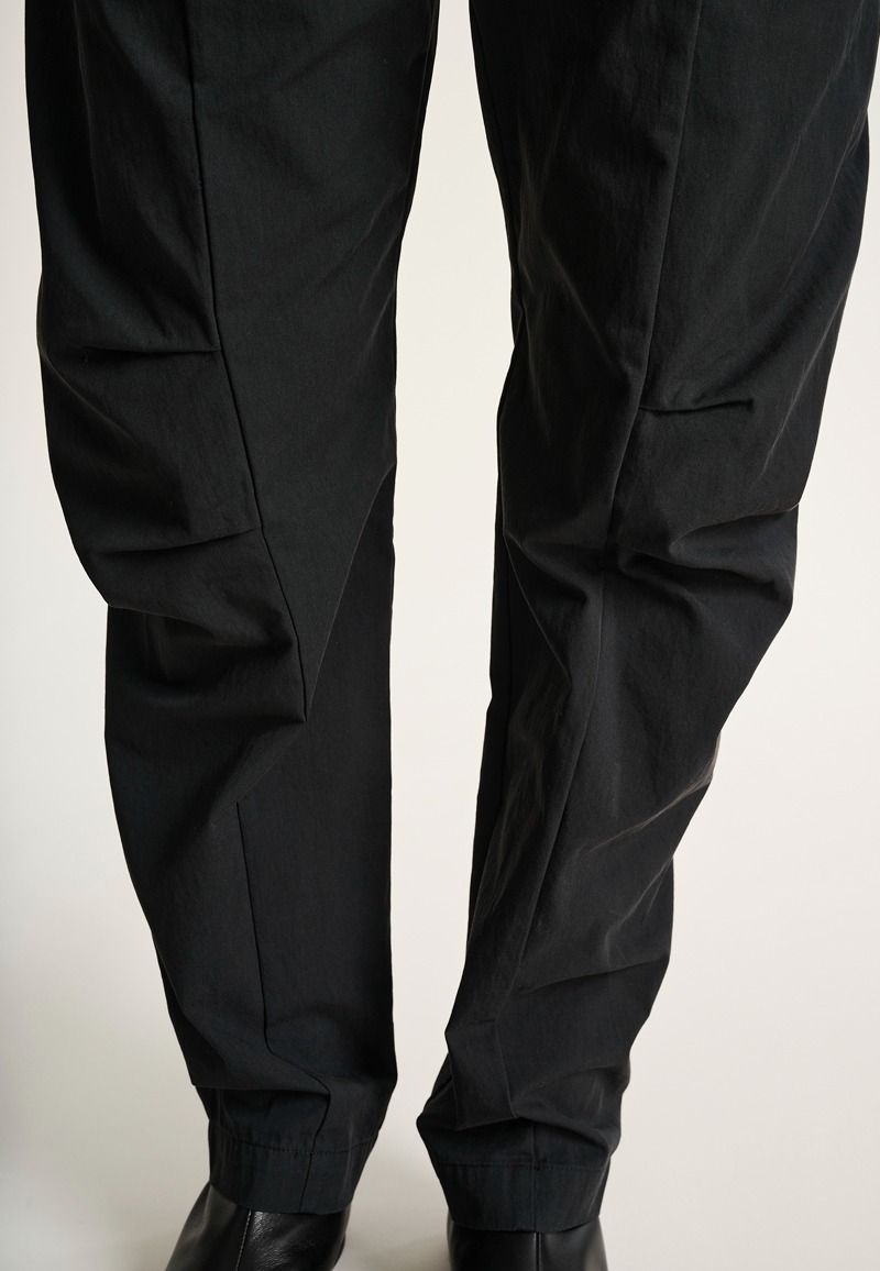 Tazuke trousers with pleats