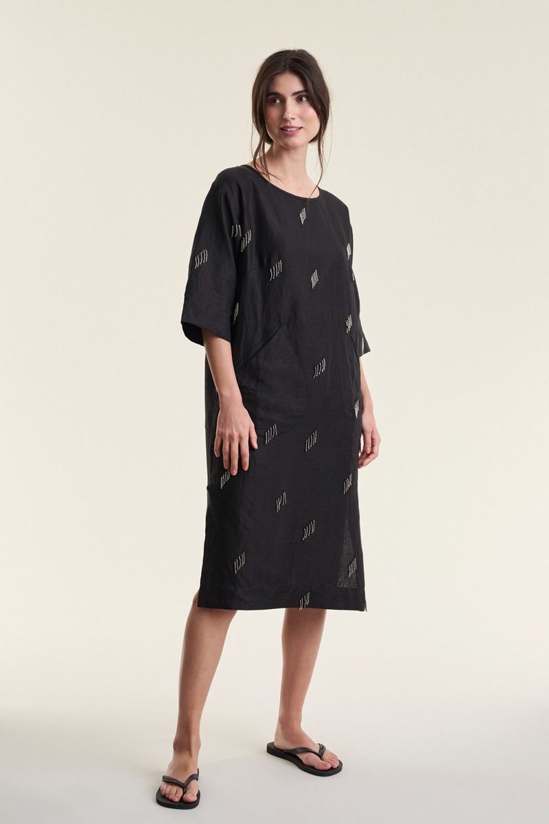 Airy linen kjole med perler