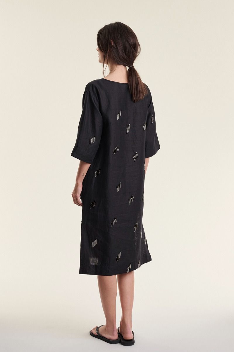 Airy linen kjole med perler