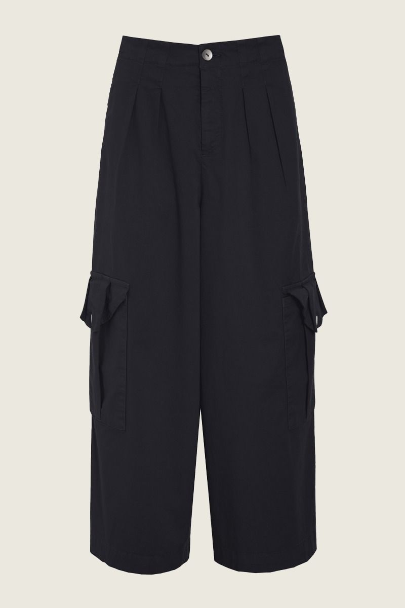 Hikoshiki trousers with pleats