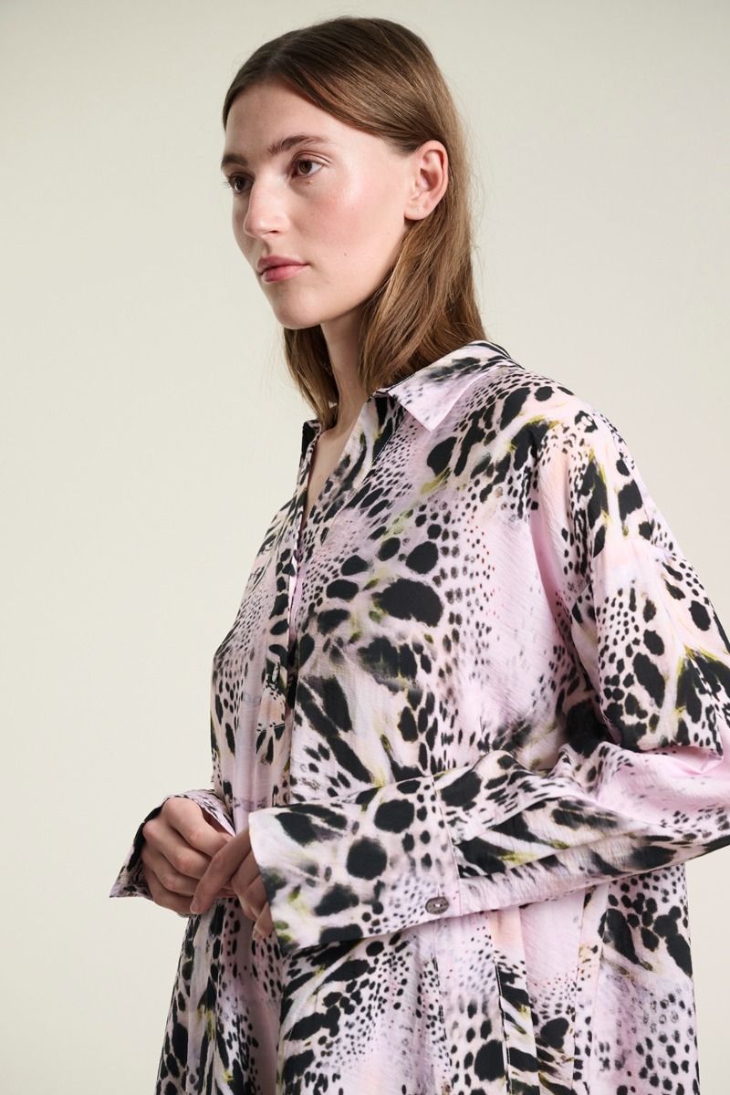 Tsuki Kleid mit V-Ausschnitt