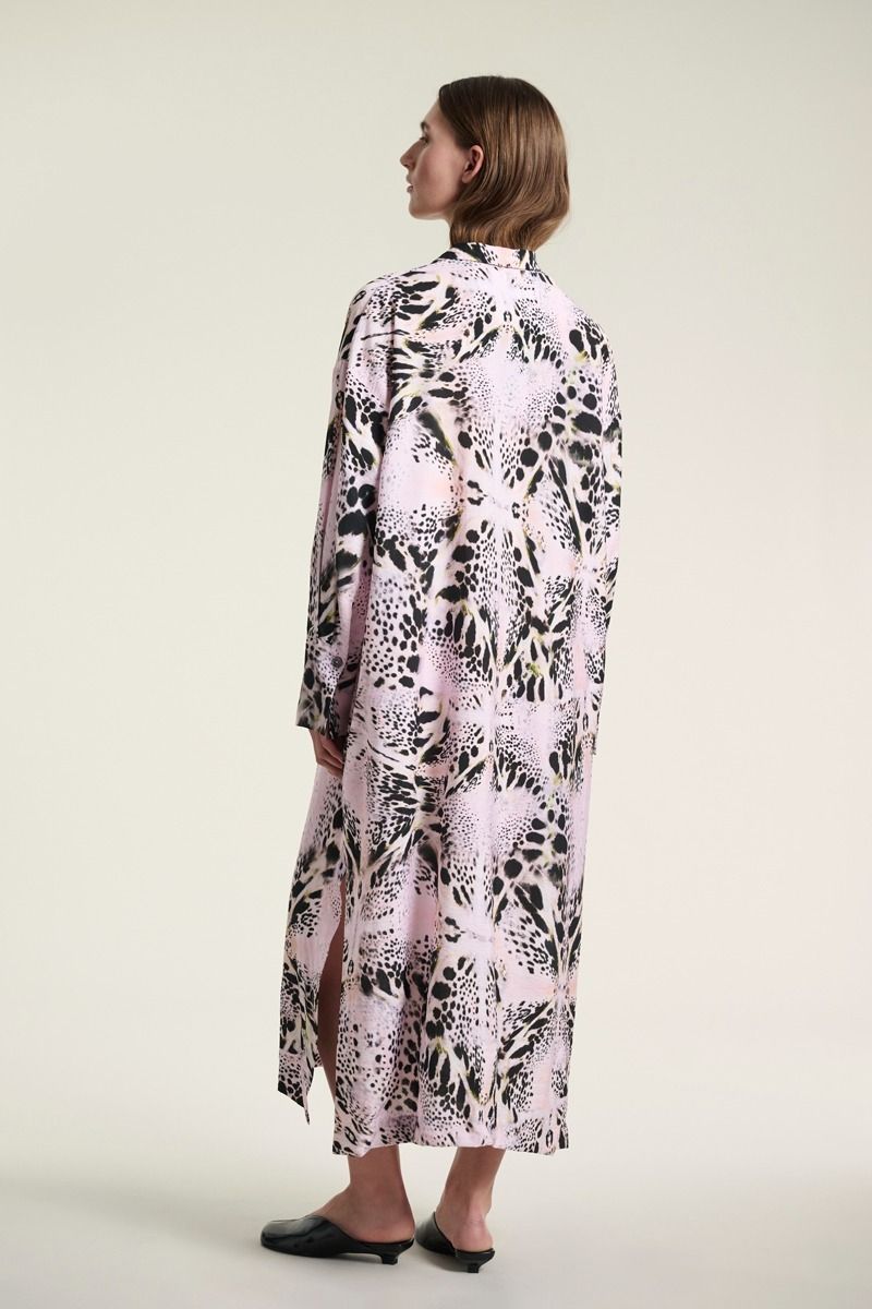 Tsuki Kleid mit V-Ausschnitt