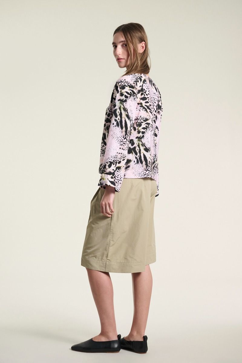 Tsuki blouse with v-neck