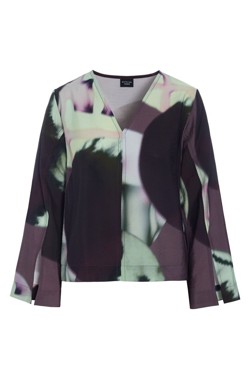 Tsuki blouse with v-neck