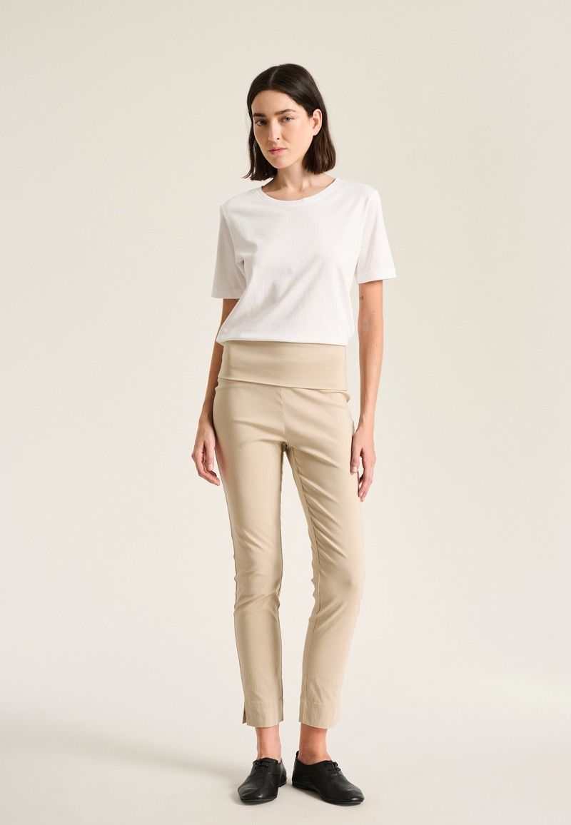 Magic stretch pants with slits
