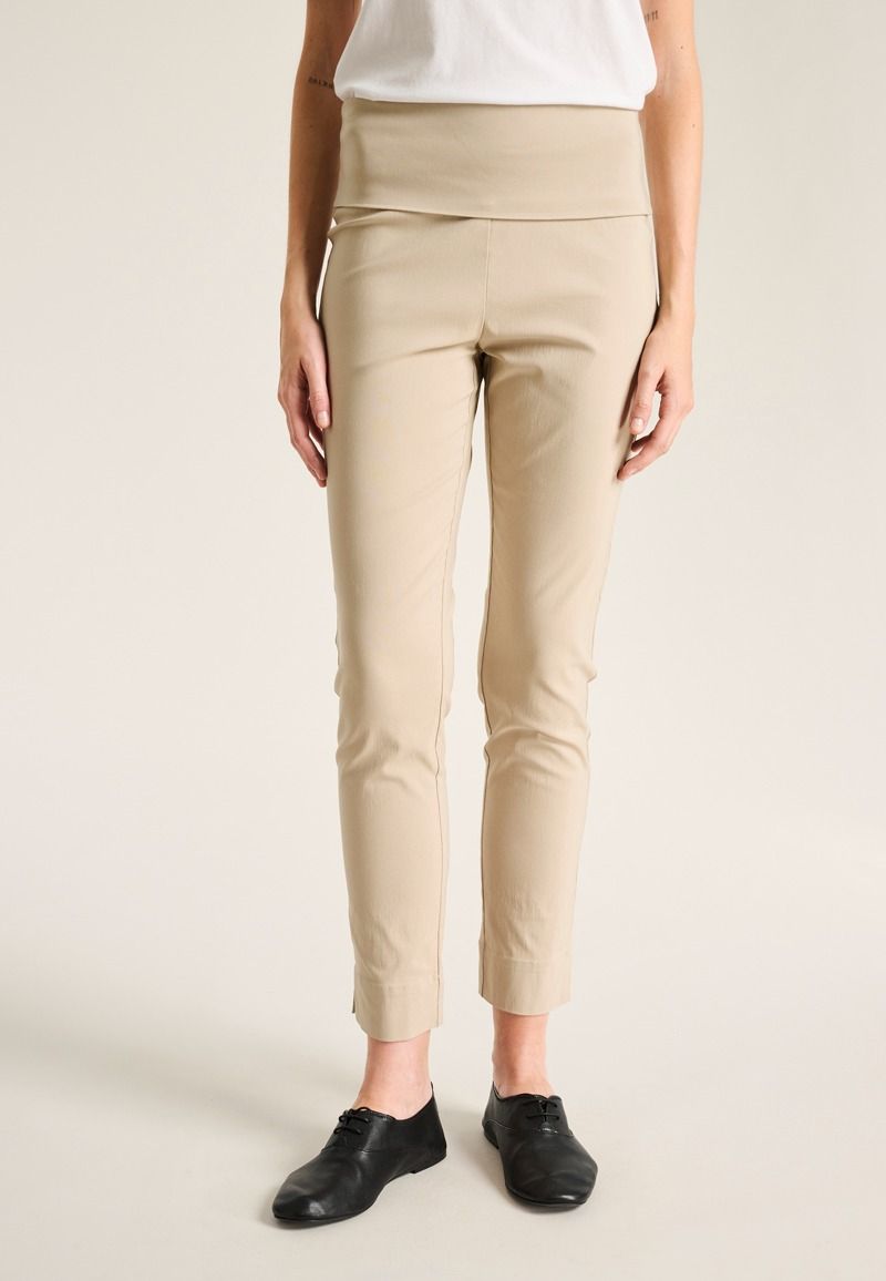 Magic stretch pants with slits