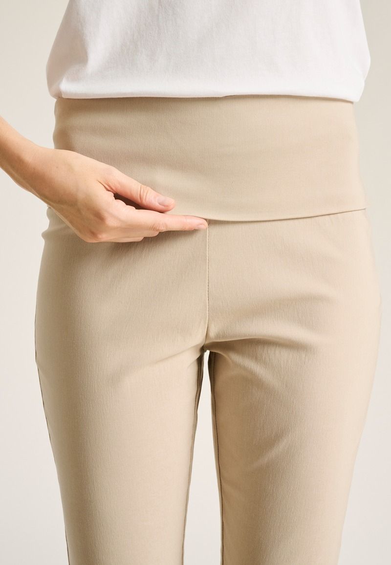 Magic stretch pants with slits