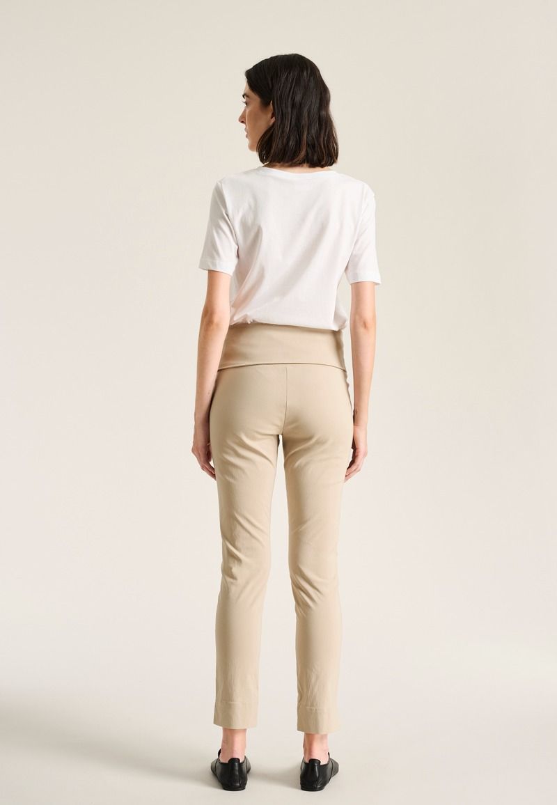 Magic stretch pants with slits