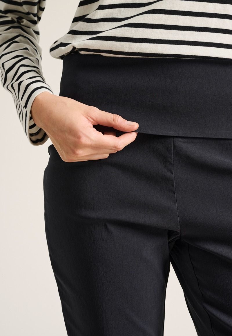 Magic stretch pants with flare