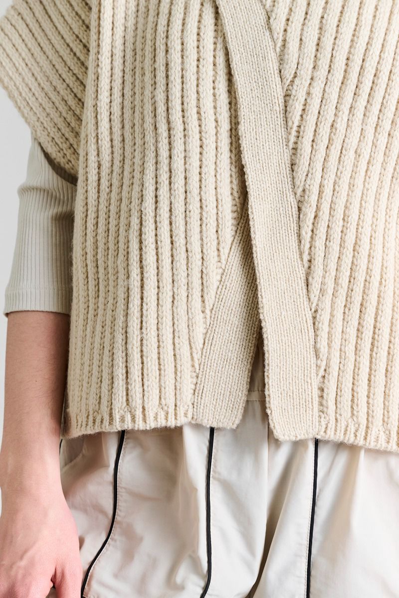 Nitto High-necked Blouse