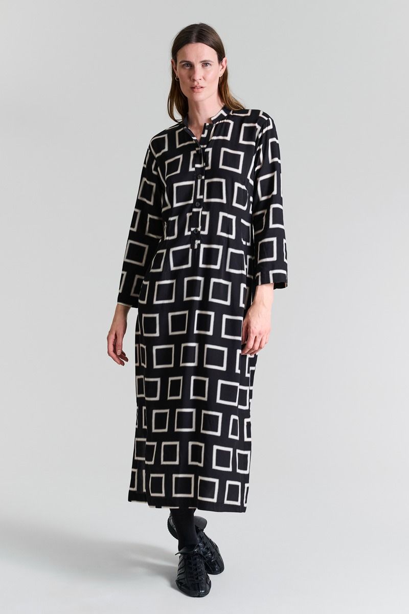 Iki Klänning med knappar