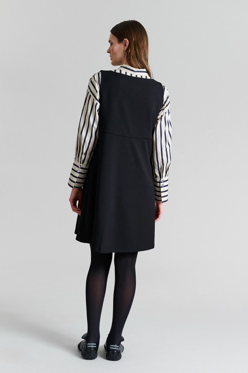 Noru ärmlös klänning