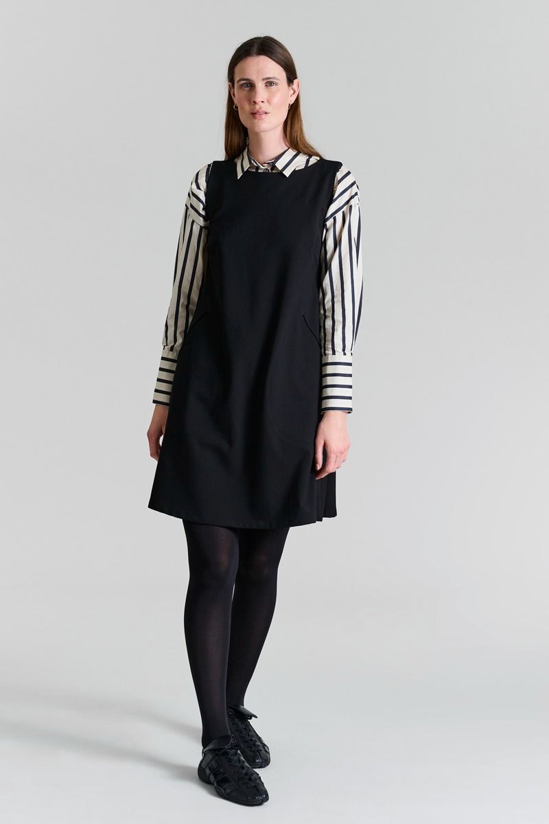 Noru ärmlös klänning