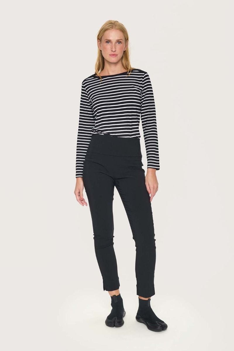 Magic stretch pants with slits
