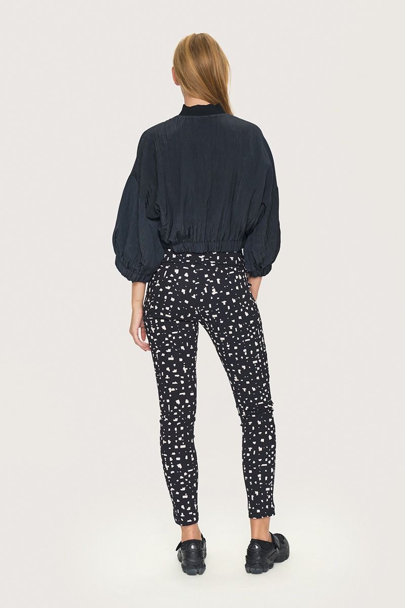 Ivory stickers byxor