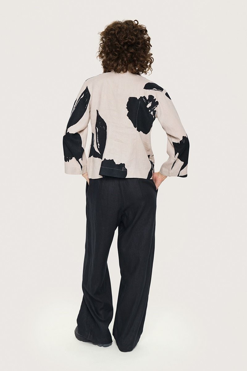 Shadow blossom kort jacka