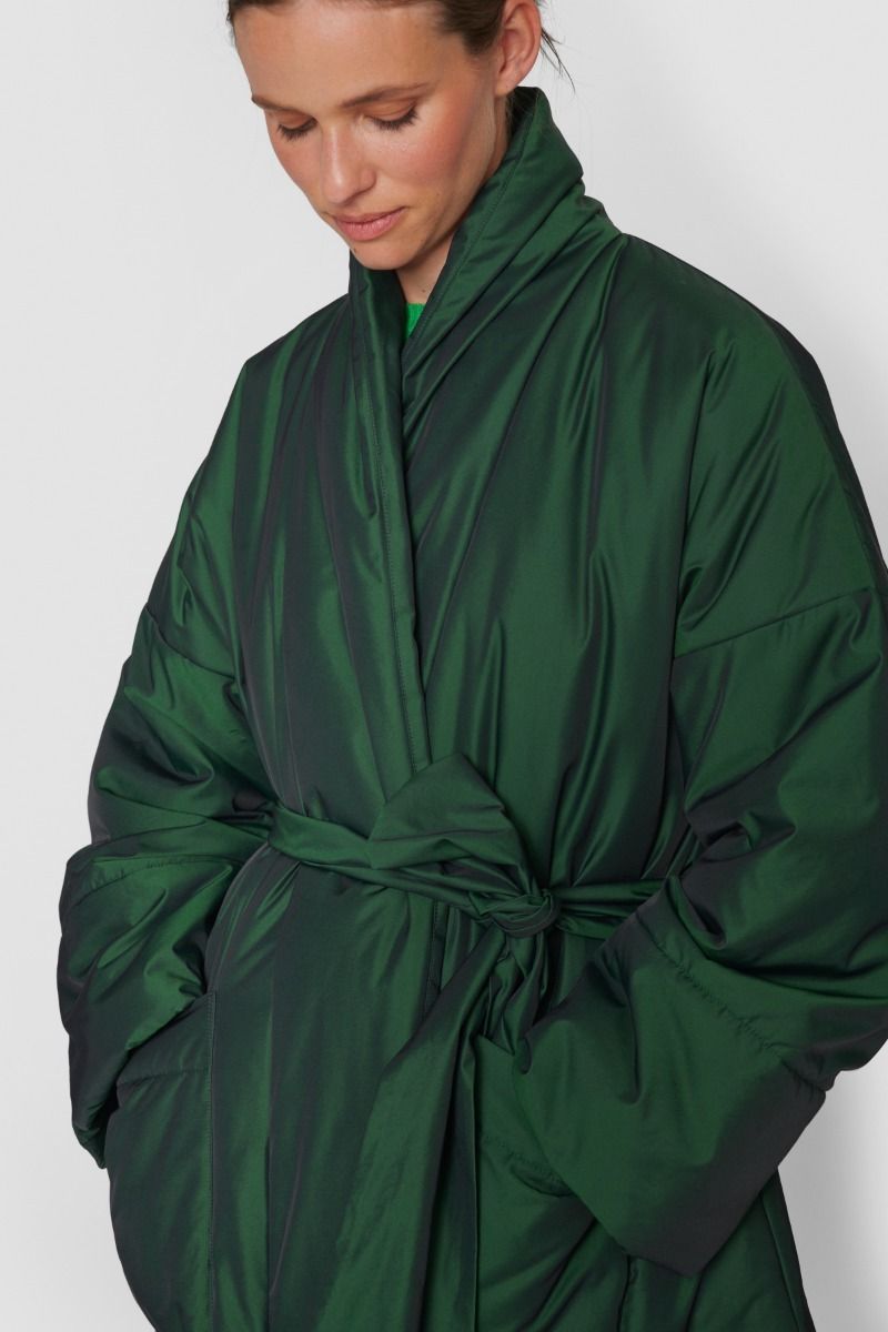 Changeant nylon coat with belt