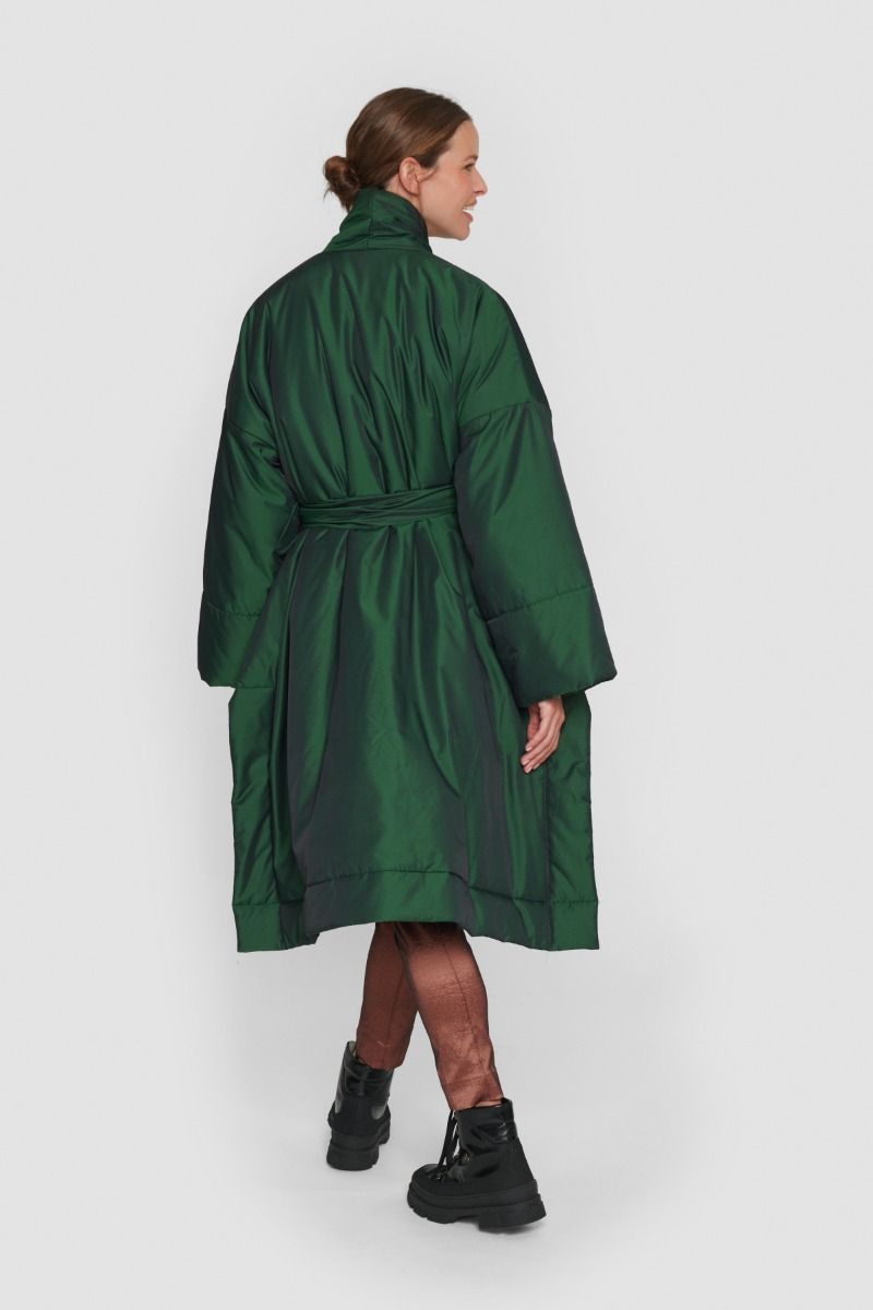 Changeant nylon coat with belt