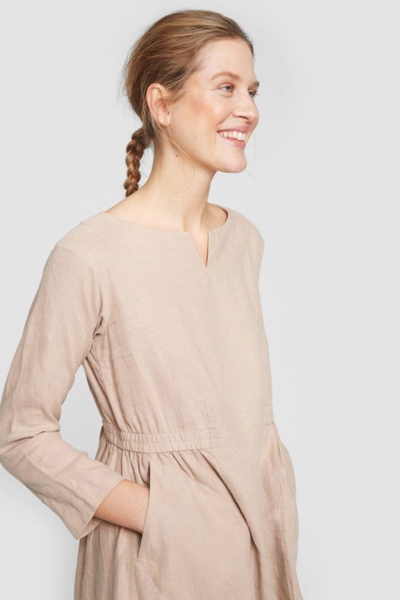 Lazy linen klänning med resar
