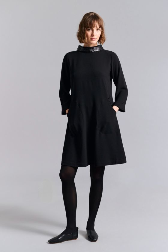 Nima crepe klänning med krage