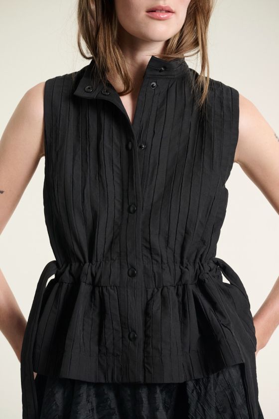 Nijuso sleeveless top