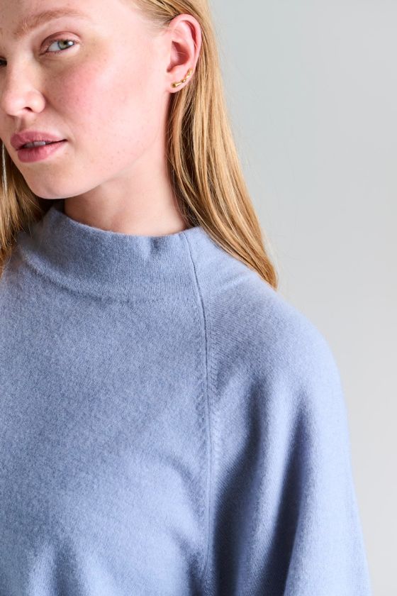 Cloud cashmere High-necked Blouse