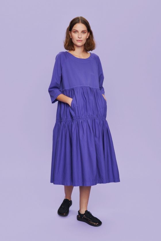 Senmei klänning med resar