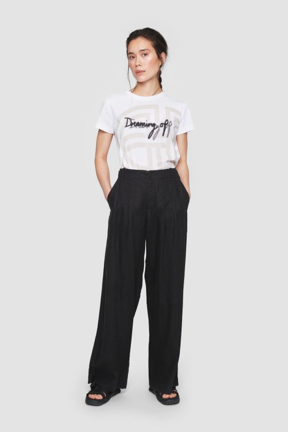 Lazy linen trousers with pleats