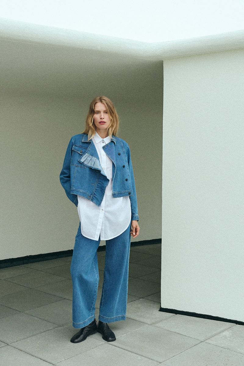 Model i BITTE KAI RAND denim look fra AW26