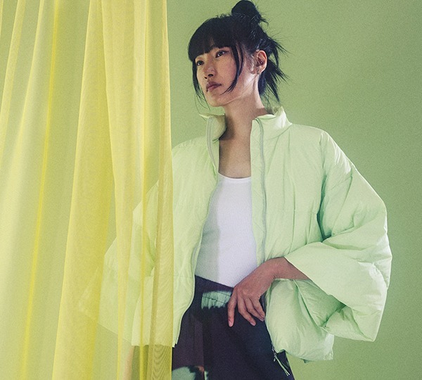 Model i kort jakke fra Bitte Kai Rand. Tekst: frakker & overtøj