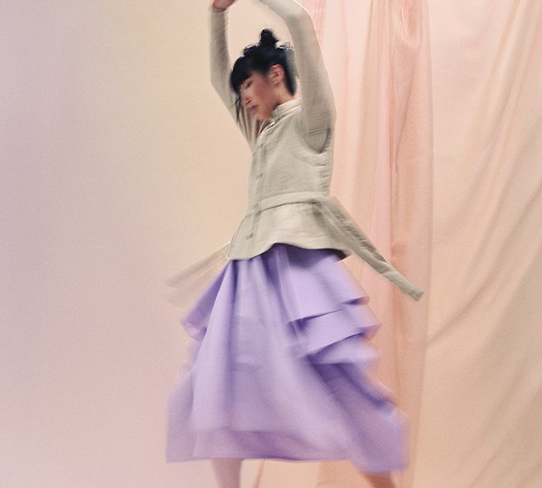 Model i nederdel fra Bitte Kai Rand. Tekst: Strik